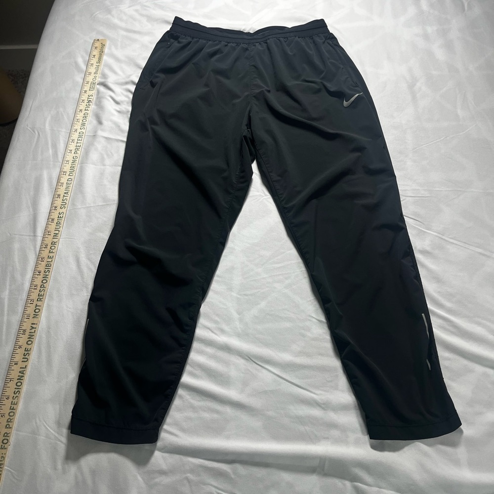Nike Dri-Fit Women’s Capri Black Size Medium Drawstring Zip Pockets